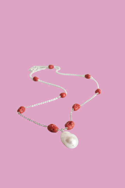 Collezione mediterranea - Collana perla coltivata barocca e corallo naturale