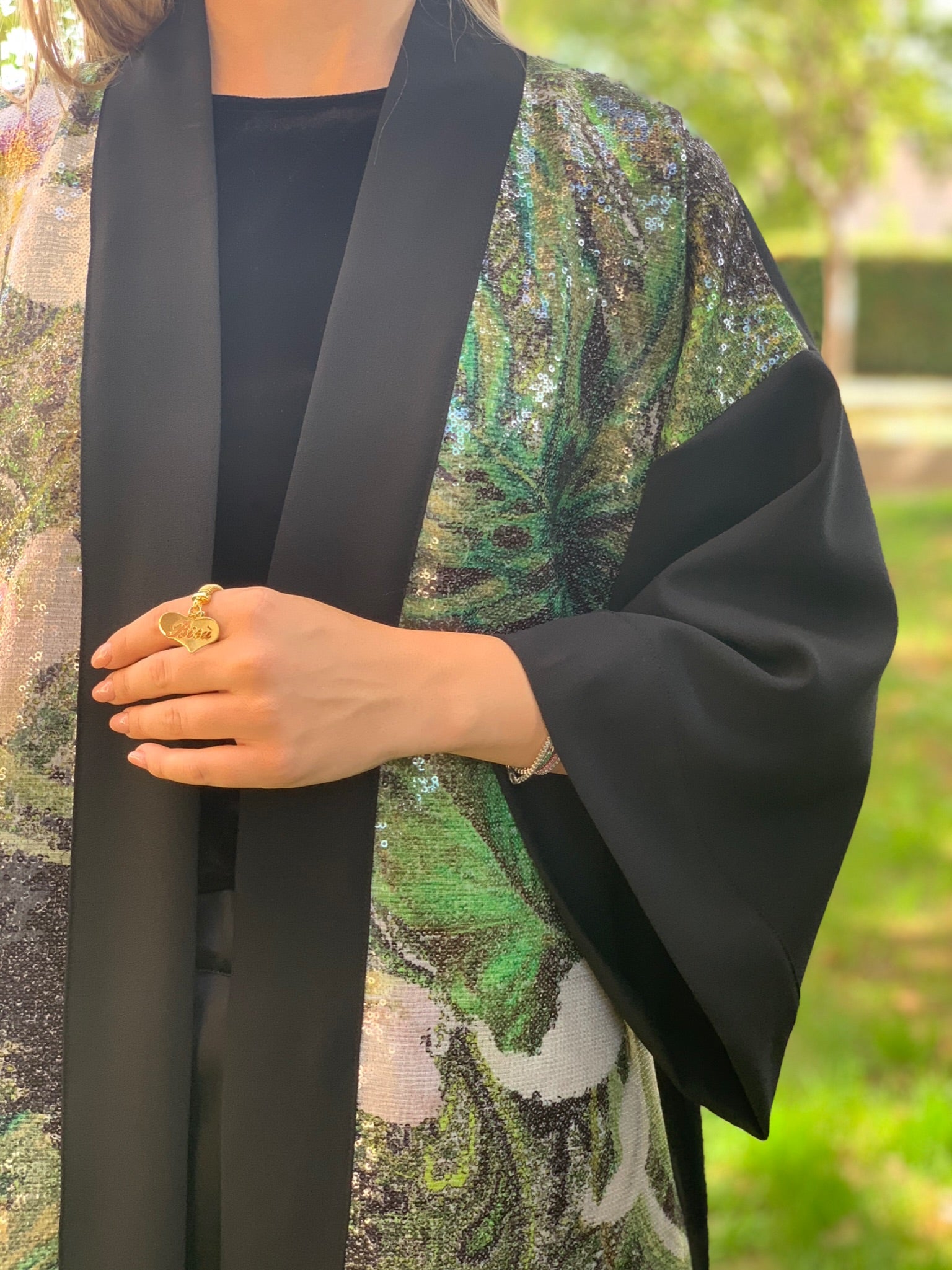 Mishima - Kimono (foderato in raso) in foulé 100% lana con pannello di paillettes floreali sul davanti