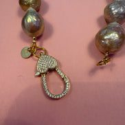 Collana Luce con PERLE coltivate barocche - chiusura gioiello - cm 48- con charms Luce