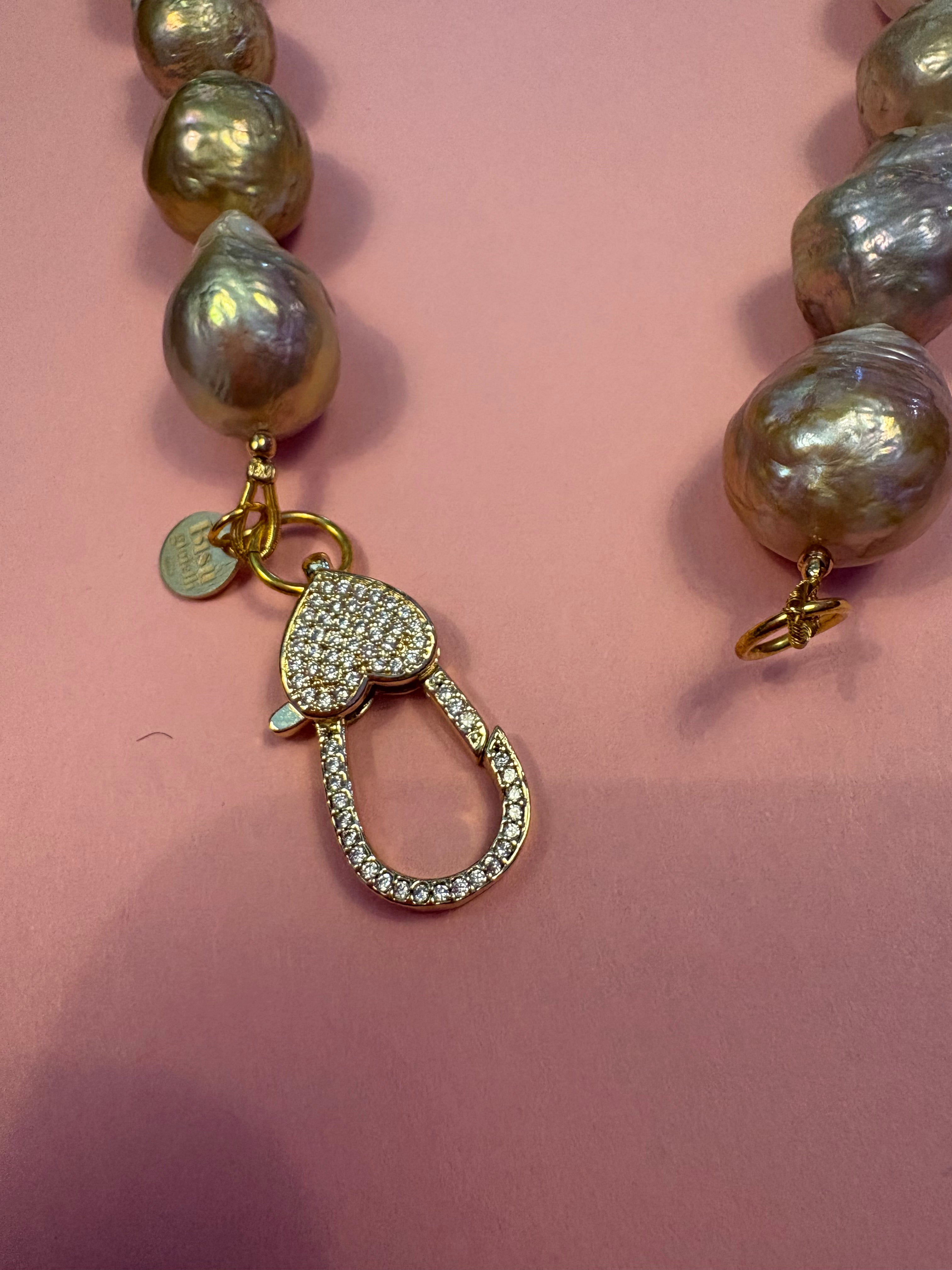 Collana Luce con PERLE coltivate barocche - chiusura gioiello - cm 48- con charms Luce