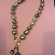 Collana Luce con PERLE coltivate barocche - chiusura gioiello - cm 48- con charms Luce
