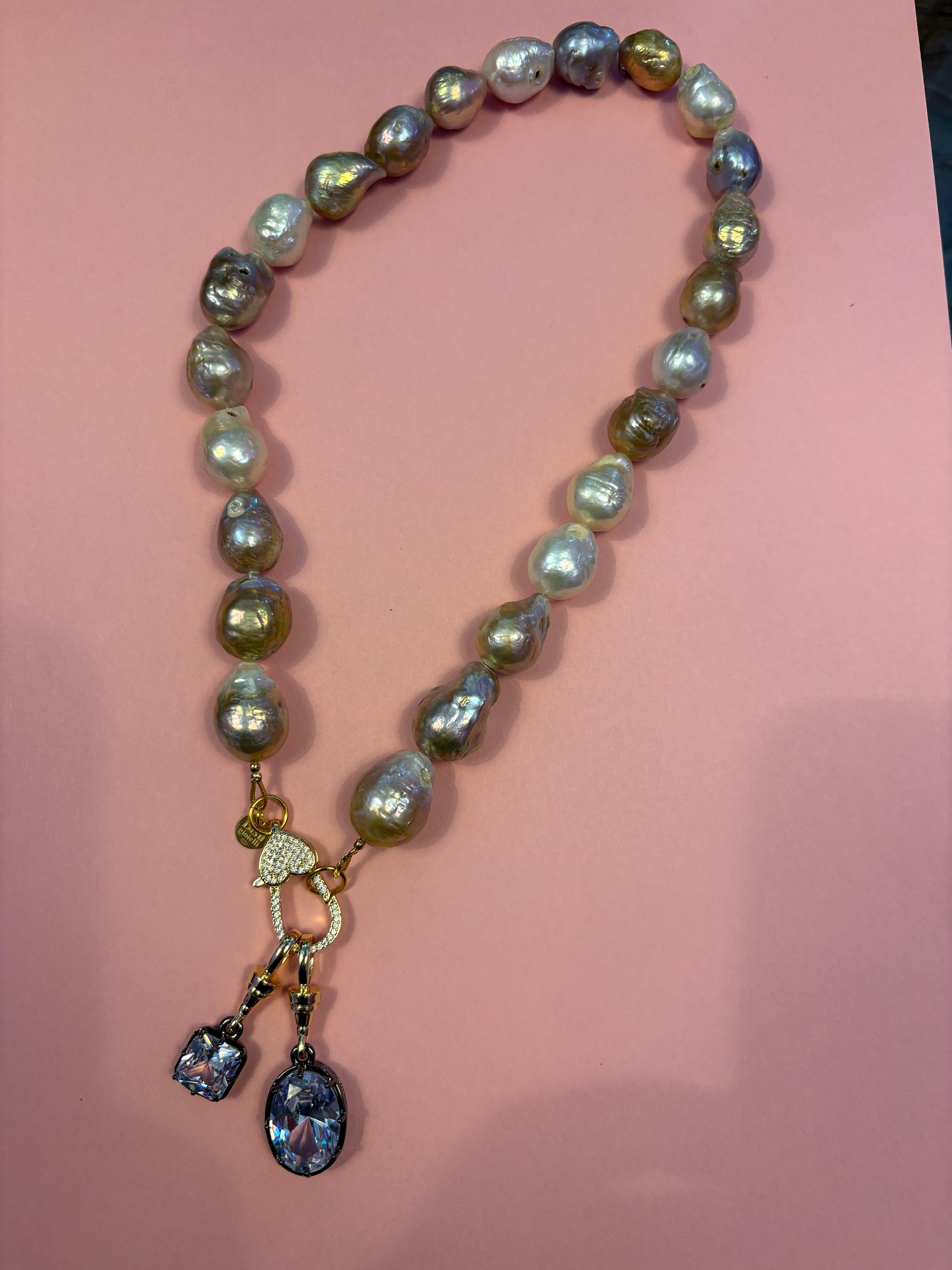 Collana Luce con PERLE coltivate barocche - chiusura gioiello - cm 48- con charms Luce