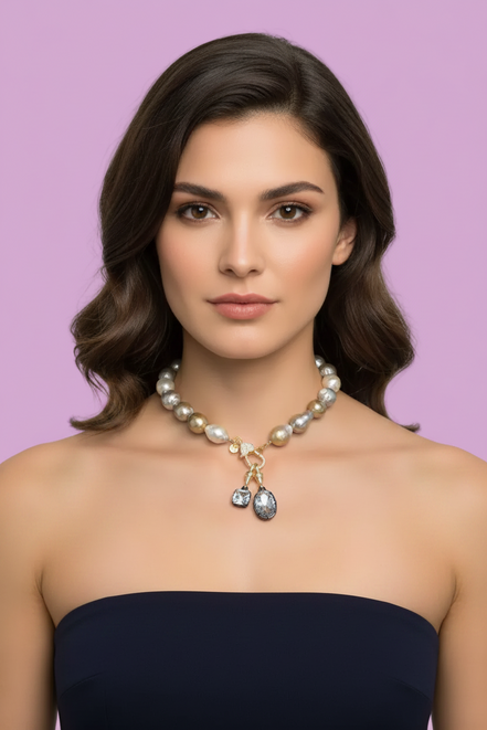 Collana Luce con PERLE coltivate barocche - chiusura gioiello - cm 48- con charms Luce
