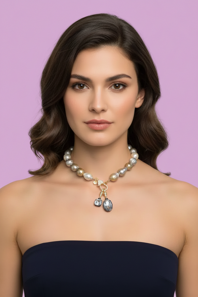 Collana Luce con PERLE coltivate barocche - chiusura gioiello - cm 48- con charms Luce