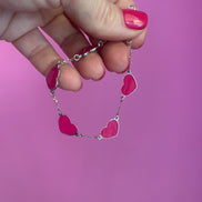Braccialetto smaltato con 5 cuori smaltati fucsia acceso