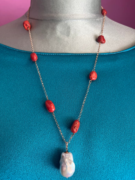 Collezione mediterranea - Collana perla coltivata barocca e corallo naturale