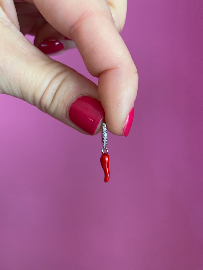 Mono orecchino con cornino rosso e anellina rodio