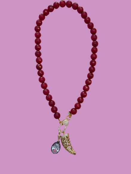 Collana TALISMANI - GIADA burgundy mm 12- chiusura gioiello - cm 55- charms Corno e Luce