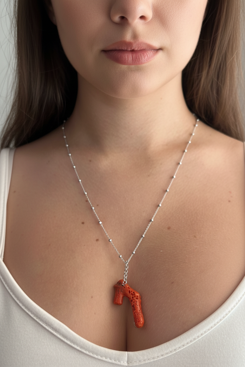 Collana MEDITERRANEA con pendente di corallo naturale