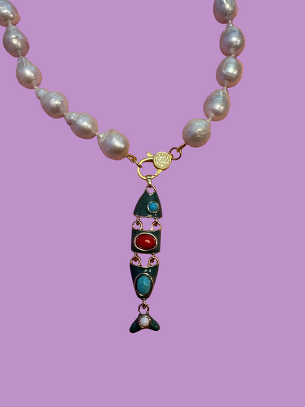 Collana OCEANO - PERLE coltivate barocche - chiusura gioiello argento 925 - cm 40- con charm pesce