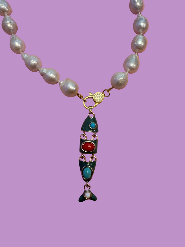 Collana OCEANO - PERLE coltivate barocche - chiusura gioiello argento 925 - cm 40- con charm pesce