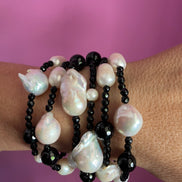 Bracciale multifili - 6 file - perle coltivate barocche e onice