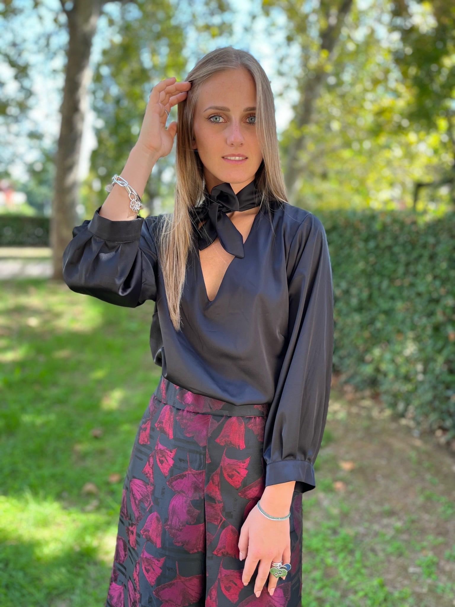 Gonna Fonda Isabel Allende in broccato rosso e nero