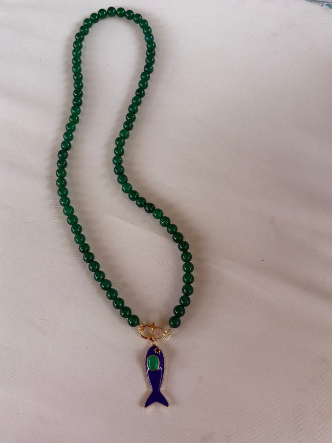 Collana OCEANO- AGATA VERDE mm 8 - chiusura gioiello argento 925 - cm 60 - pesce smalto blu