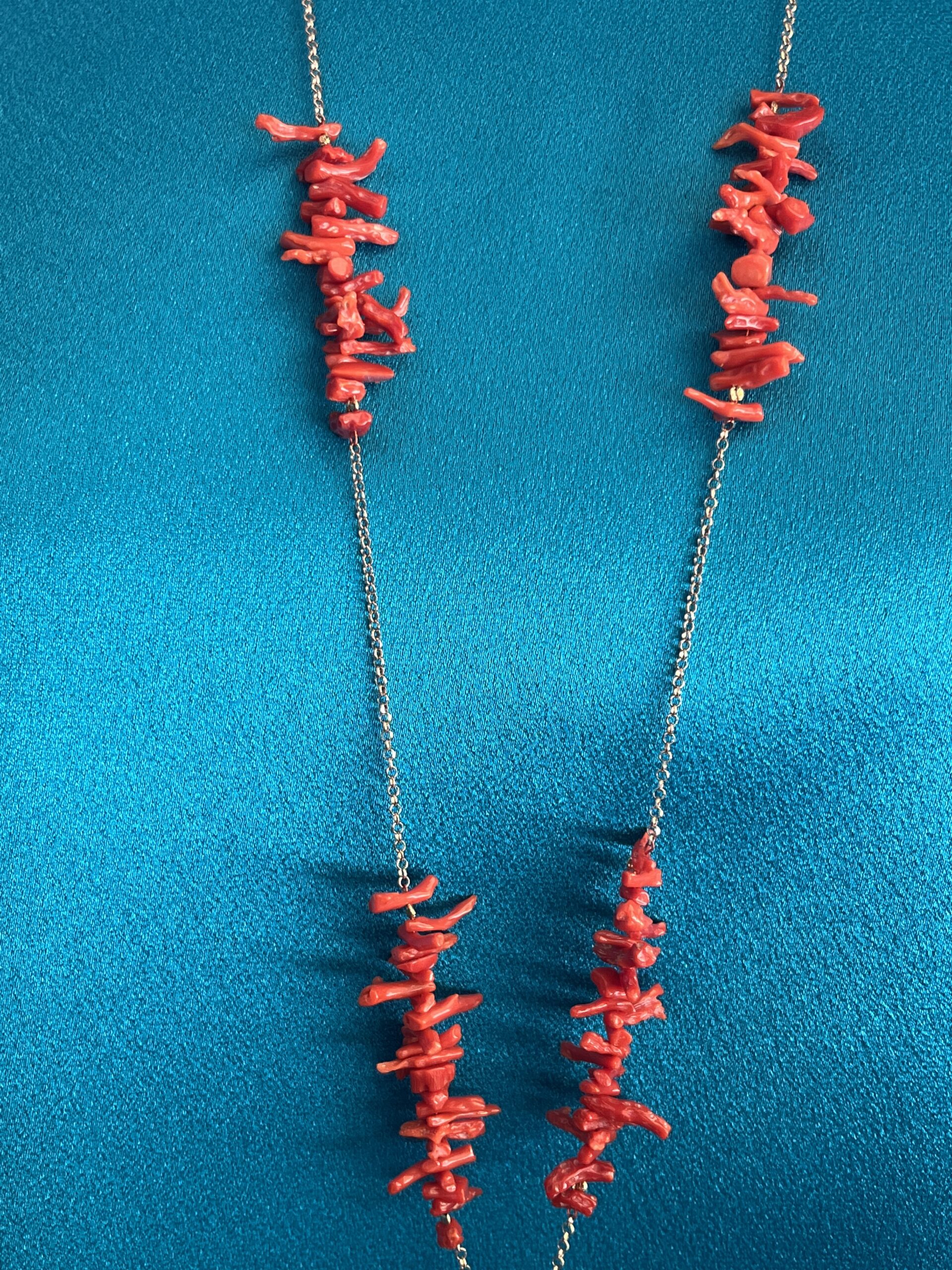 Collezione mediterranea - Collana con corallo rosso naturale e pendente di giada nera