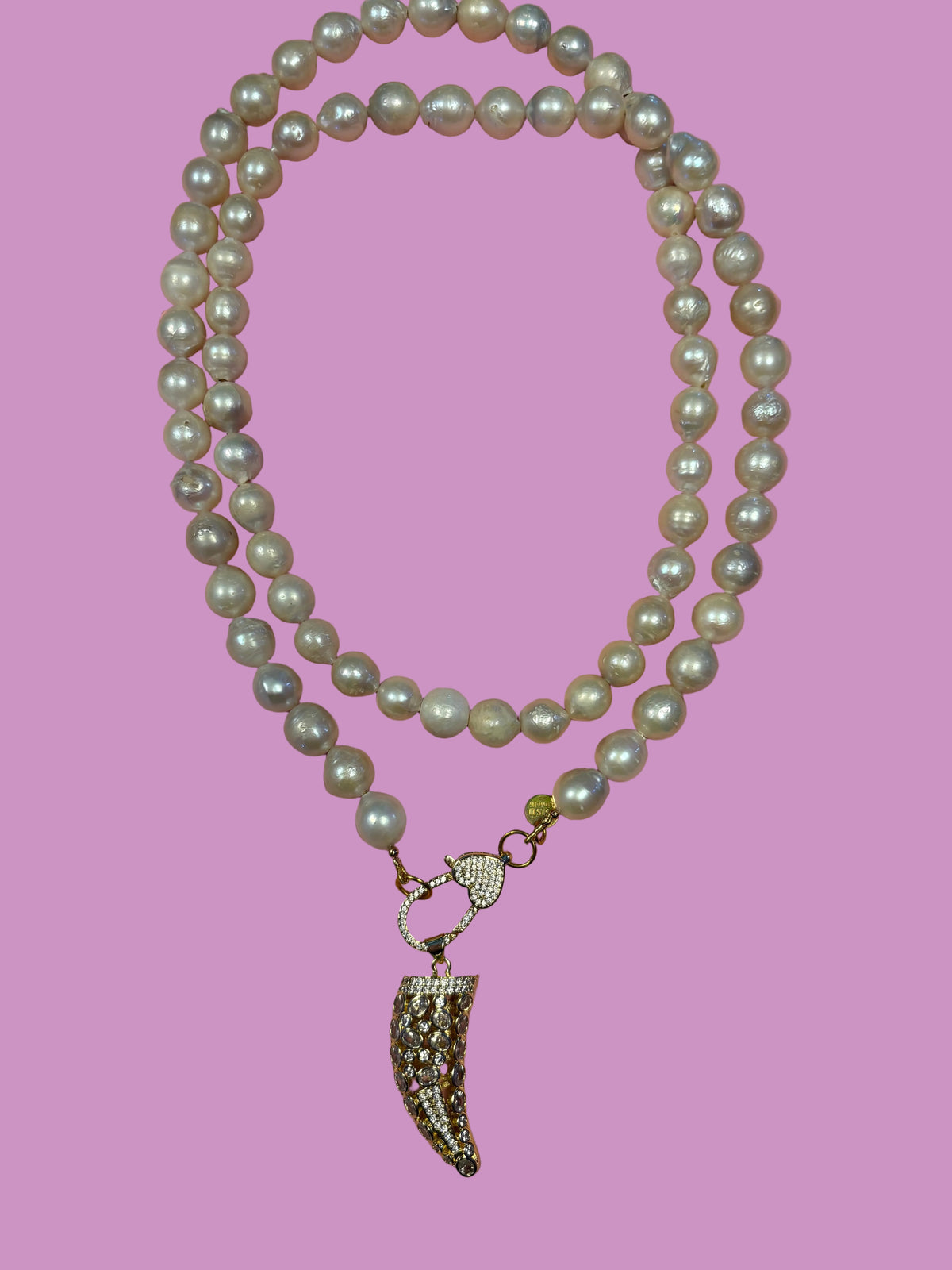 Collana TALISMANI con PERLE coltivate barocche - chiusura gioiello- cm 85 - con charms Corno