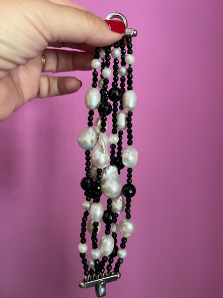 Bracciale multifili - 6 file - perle coltivate barocche e onice
