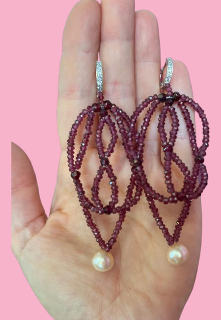 Collezione Arabesque - Orecchini ricamo con granato e perle