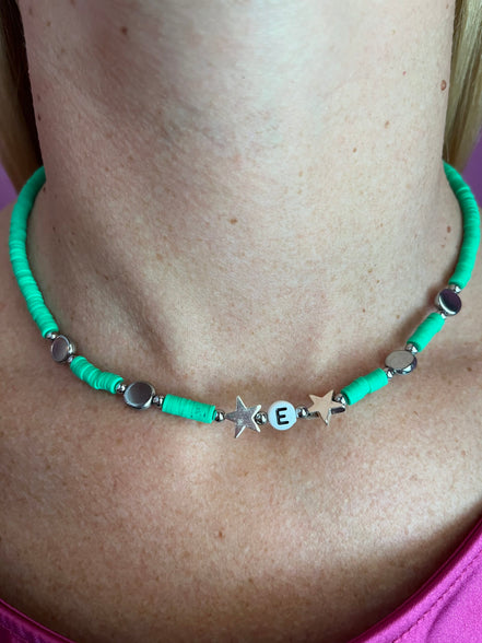 Collier rondelle verdi con stelle rodio e lettera E