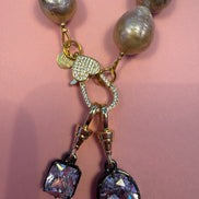 Collana Luce con PERLE coltivate barocche - chiusura gioiello - cm 48- con charms Luce