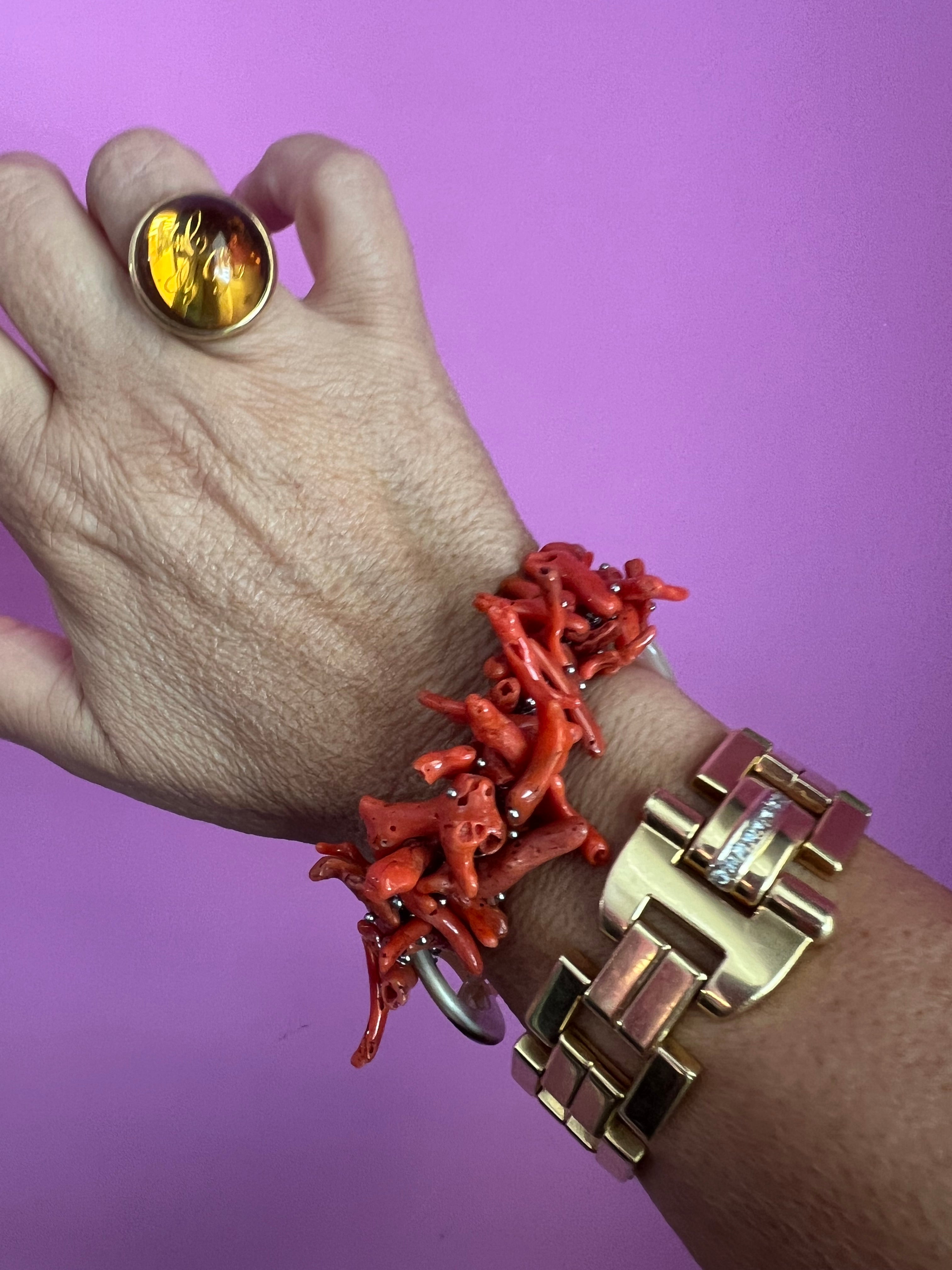 Bracciale MEDITERRANEA-  grandi rametti corallo rodo e corno naturale