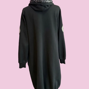 Felpa lunga Gioiello : cappottino Oversize nero con Ricami in Paillettes e Cristalli – Lusso Couture