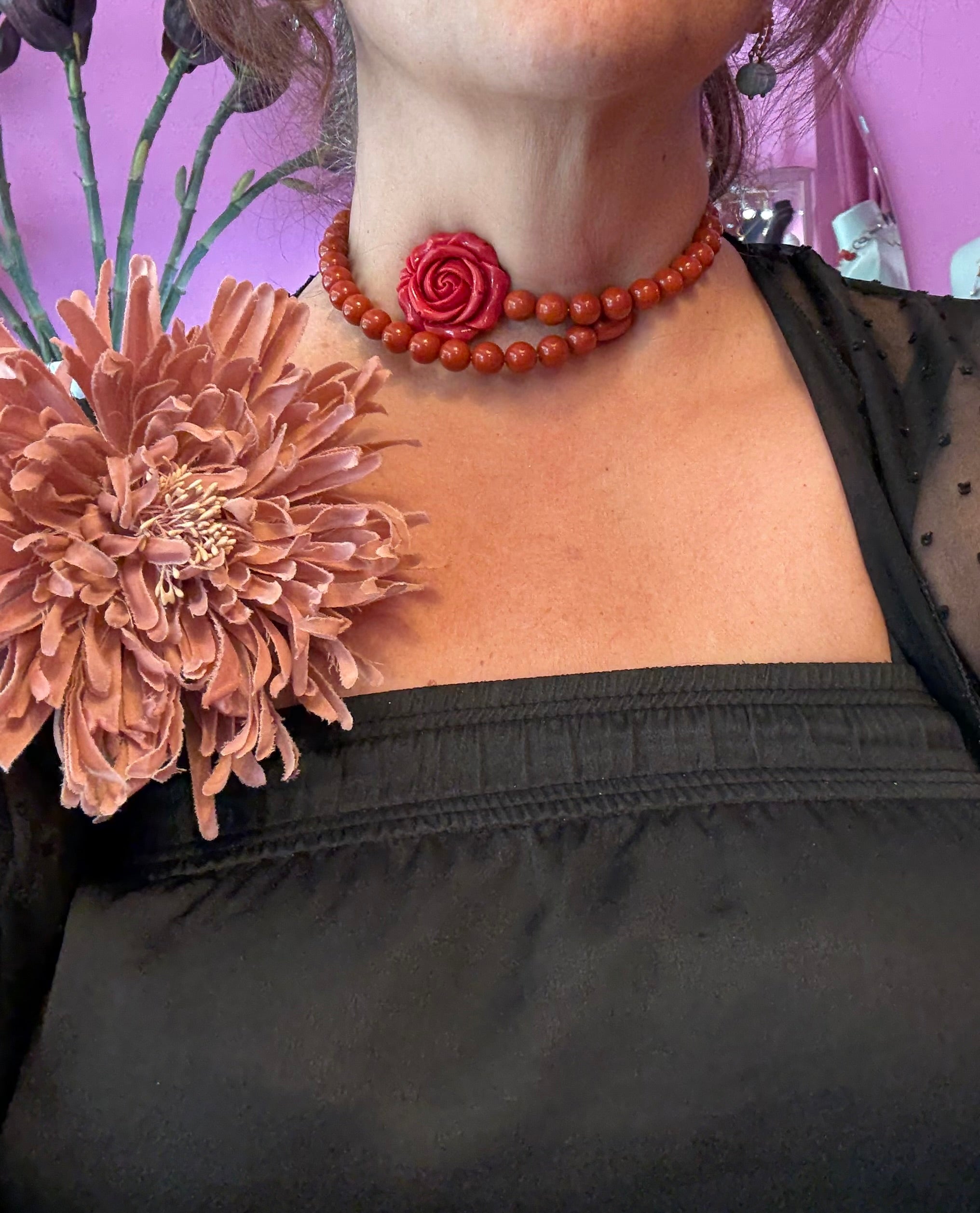 INCANTEVOLE -  MEDITERRANEA Chocker  contrarie’  1 giro corallo rosso con rosa