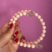 INCANTEVOLE -  MEDITERRANEA Chocker  contrarie’  1 giro corallo  rosa  con terminali goccia quarzo rosa