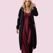 Felpa lunga Gioiello : cappottino Oversize nero con Ricami in Paillettes e Cristalli – Lusso Couture