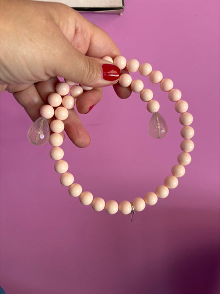 INCANTEVOLE -  MEDITERRANEA Chocker  contrarie’  1 giro corallo  rosa  con terminali goccia quarzo rosa