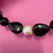 INCANTEVOLE -  Chocker flessibile onice con perla barocca