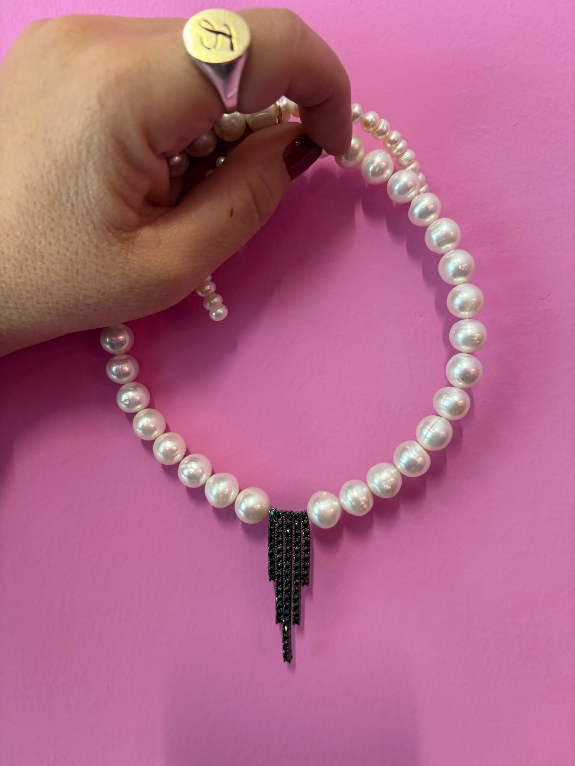 INCANTEVOLE -  Chocker flessibile  di perle con  Cascata di tennis argento  black