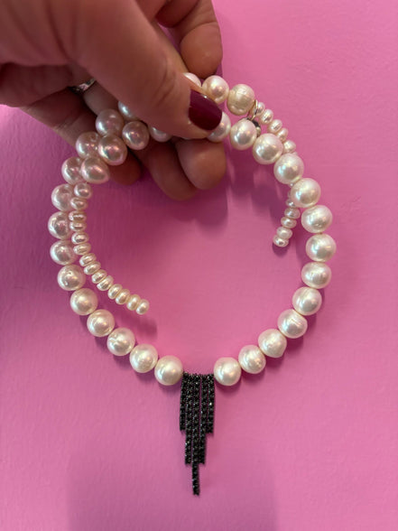 INCANTEVOLE -  Chocker flessibile  di perle con  Cascata di tennis argento  black