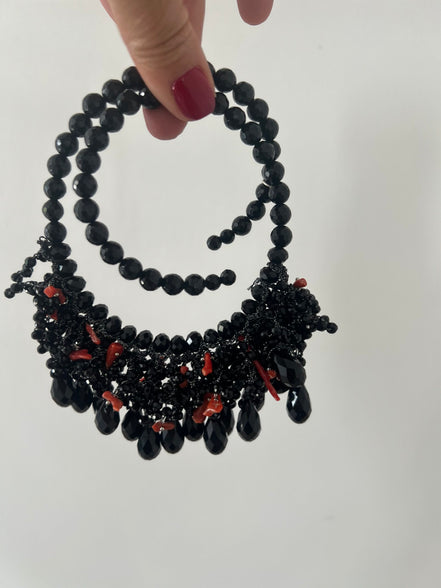 INCANTEVOLE -   MEDITERRANEA Chocker flessibile onic con cascata cristalli neri swarovski e corallo