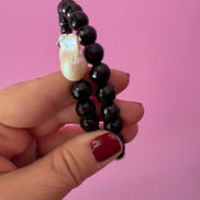 INCANTEVOLE -  Chocker flessibile  contrarié di onice e perle barocche  bianche