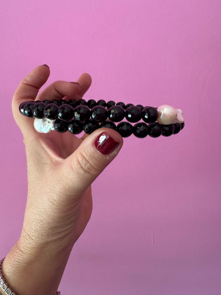 INCANTEVOLE -  Chocker flessibile  contrarié di onice e perle barocche  bianche