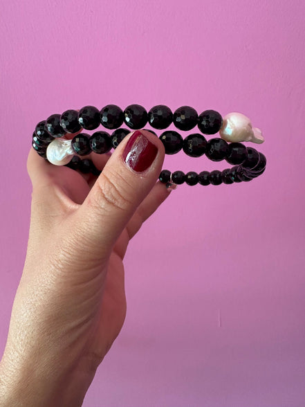 INCANTEVOLE -  Chocker flessibile  contrarié di onice e perle barocche  bianche