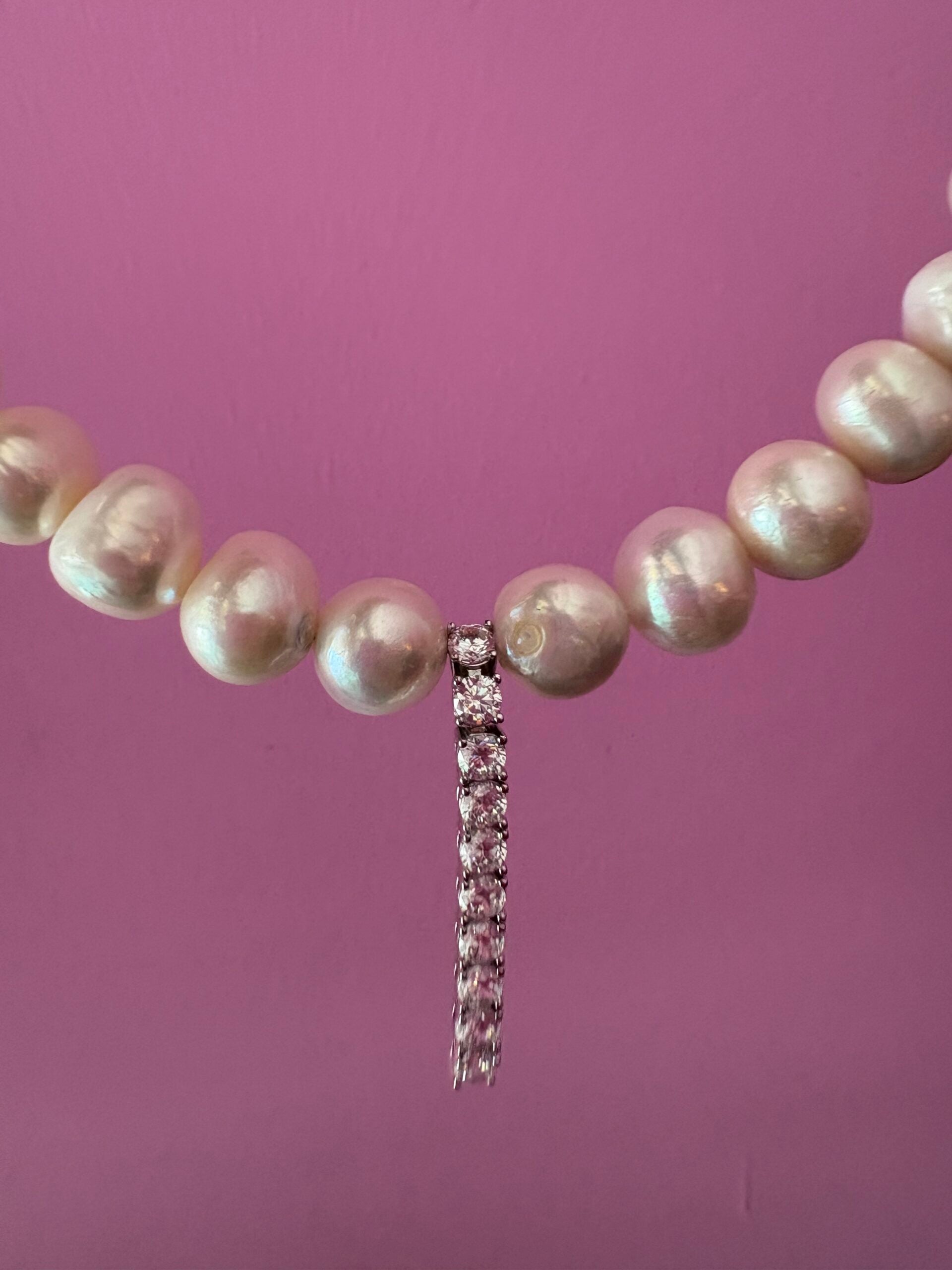 INCANTEVOLE -  Chocker flessibile  perle coltivate  con pendente   tennis argento