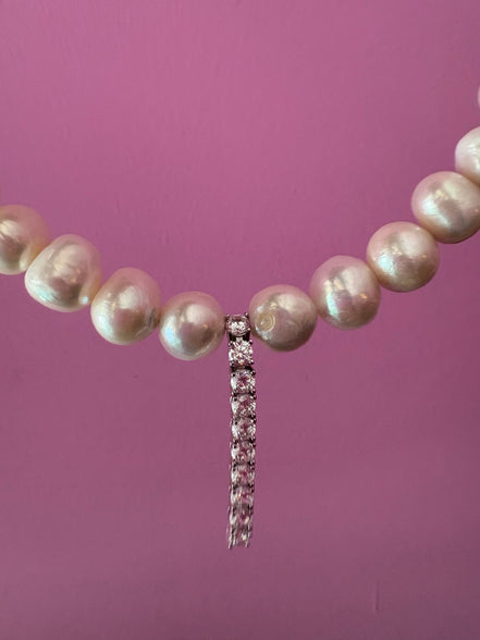 INCANTEVOLE -  Chocker flessibile  perle coltivate  con pendente   tennis argento
