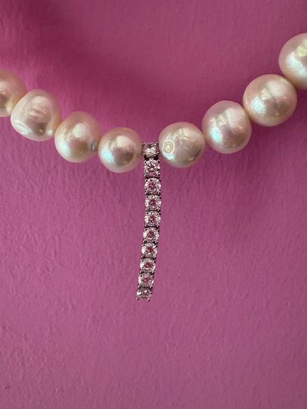 INCANTEVOLE -  Chocker flessibile  perle coltivate  con pendente   tennis argento