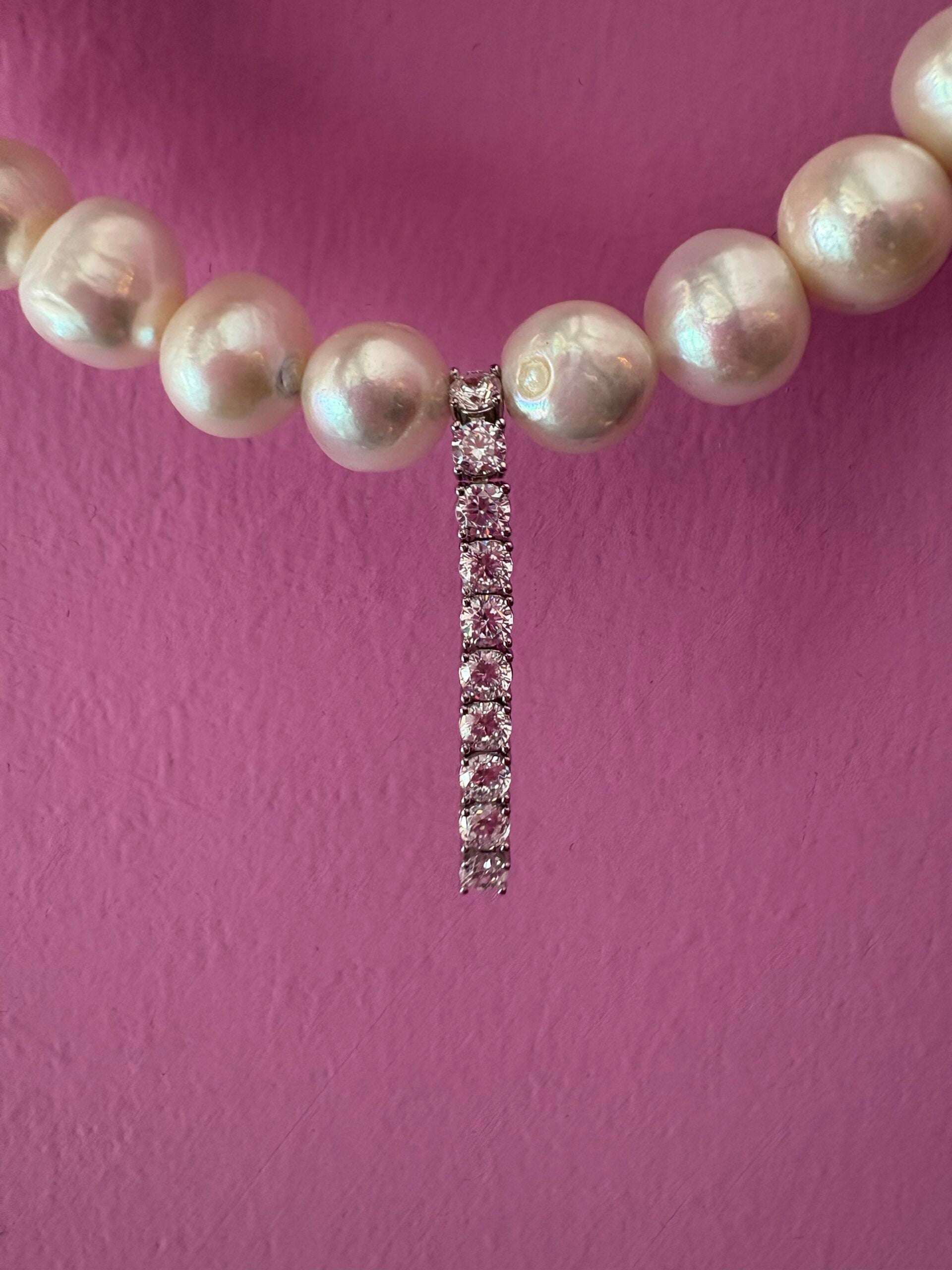 INCANTEVOLE -  Chocker flessibile  perle coltivate  con pendente   tennis argento