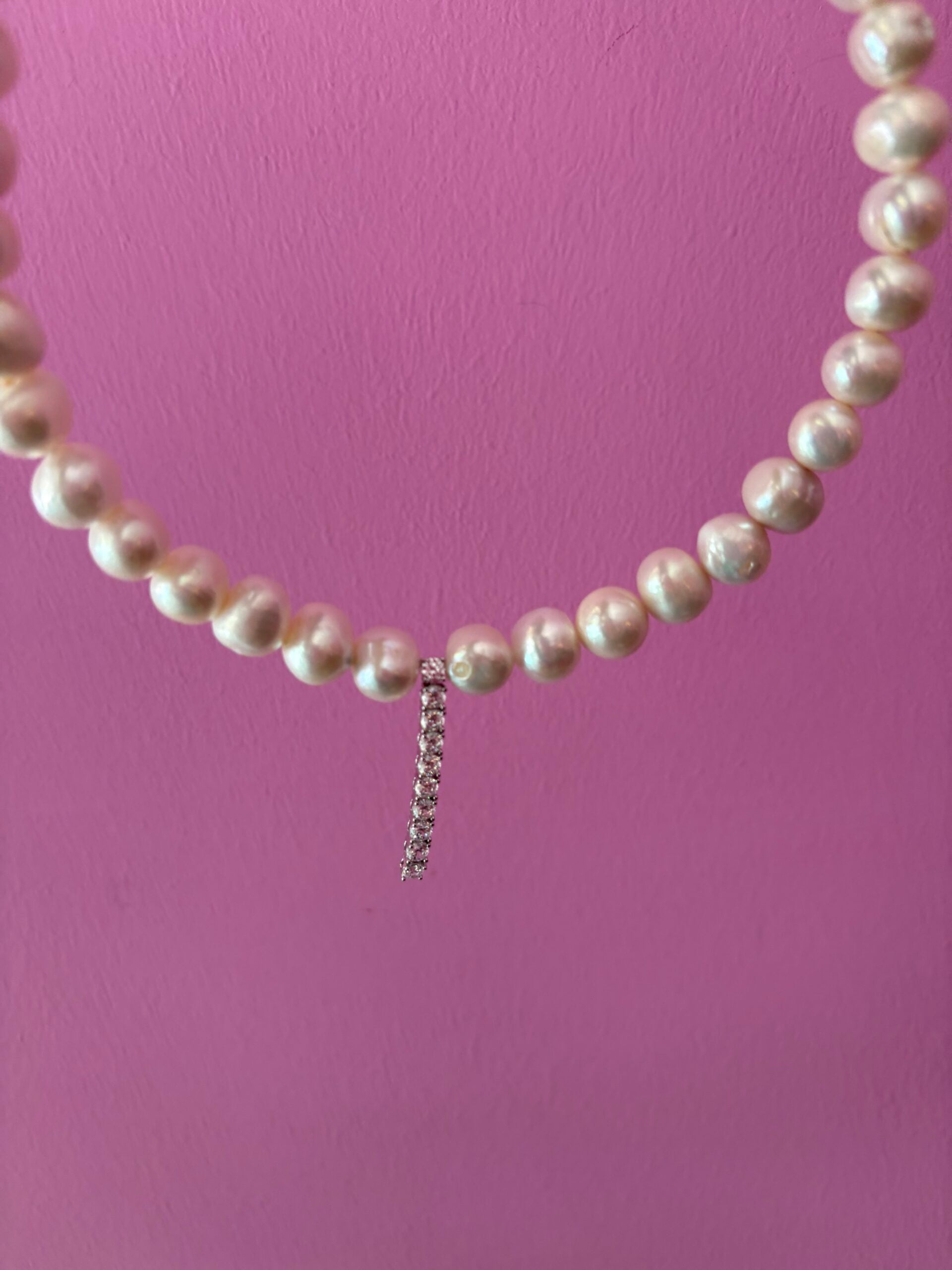INCANTEVOLE -  Chocker flessibile  perle coltivate  con pendente   tennis argento