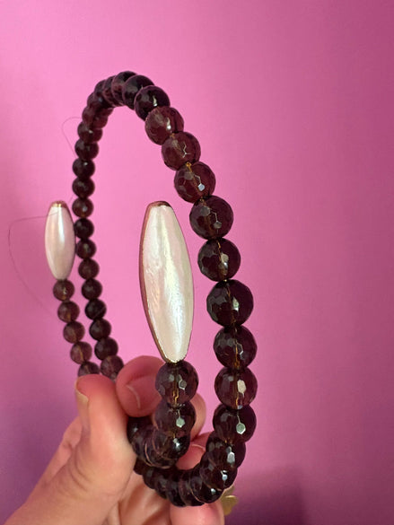 INCANTEVOLE -  Chocker flessibile contrarié  topazio fumé (cm 0,8) sfaccettato con terminali barilotti lunghi conchiglia