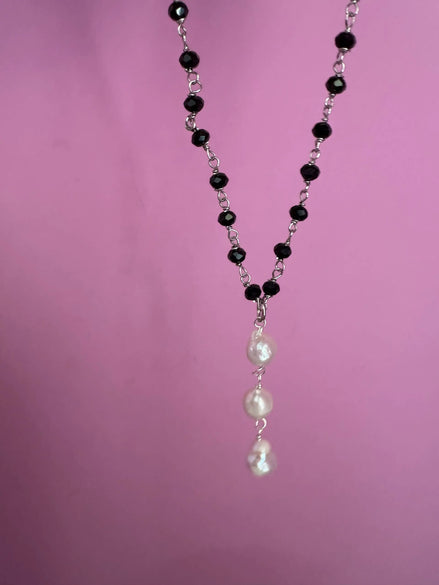 Deliziosa – Collana rosario nero con pendente 3 perle in argento 925 rodio