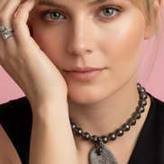 Collana di topazio fumè pendente cuore con pave di zirconi