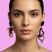 MEDITERRANEA Orecchini Asimmetrici Couture – Corallo Rosso, Perle Barocche e Cuori in Corno