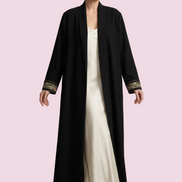 VERSAILLES - Übergangsjacke aus 100 % Wollfoulé in Schwarz mit Posamentenmanschetten