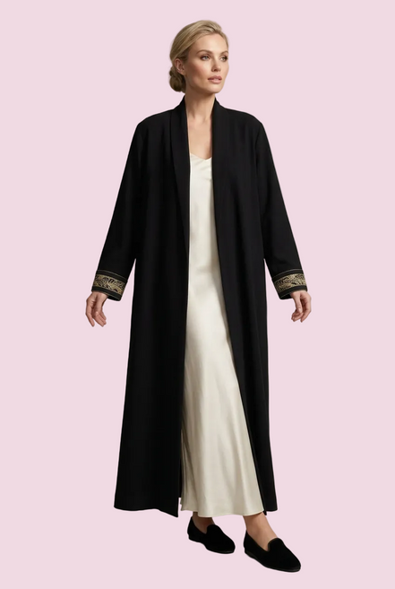 VERSAILLES - Übergangsjacke aus 100 % Wollfoulé in Schwarz mit Posamentenmanschetten
