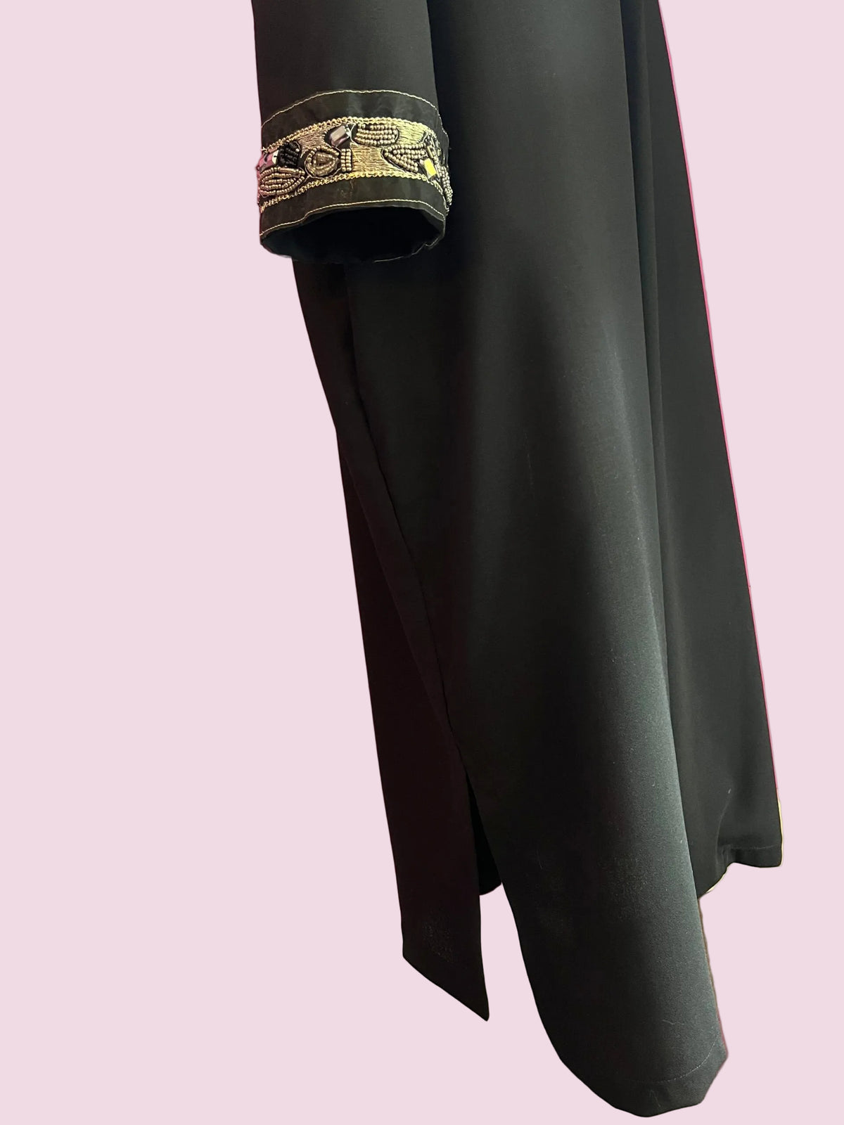VERSAILLES - Übergangsjacke aus 100 % Wollfoulé in Schwarz mit Posamentenmanschetten