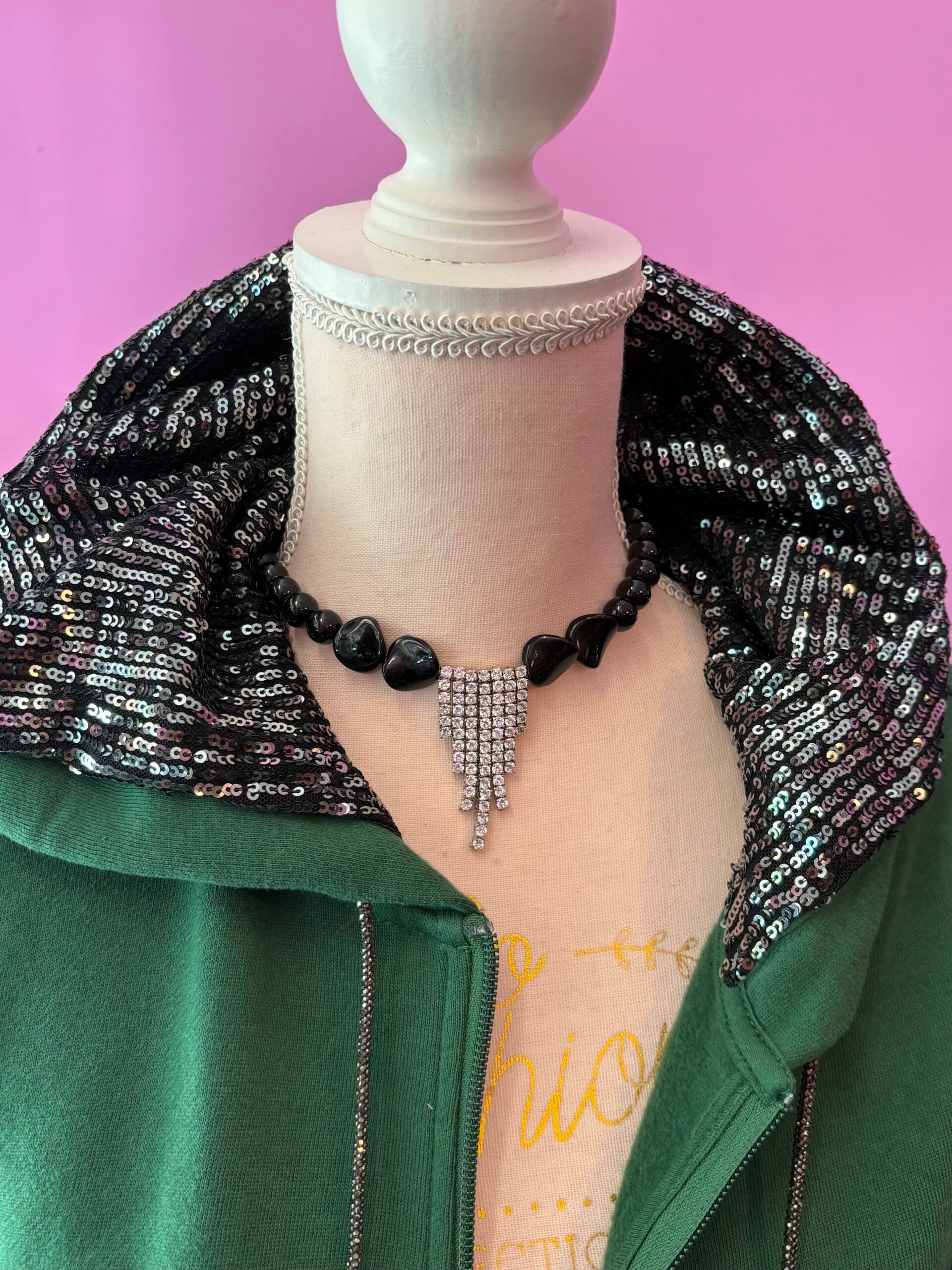 Felpa Gioiello : Felpa verde Oversize con Ricami in Paillettes e Cristalli – Lusso Couture